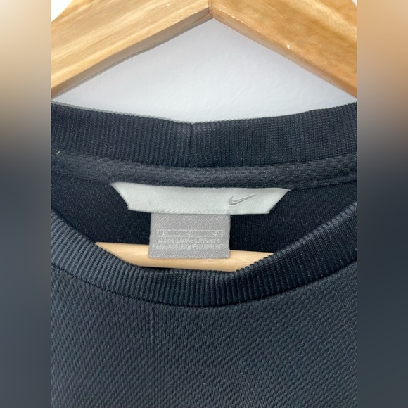 Nike Fitness Tee Shirt - Picture 4 of 11